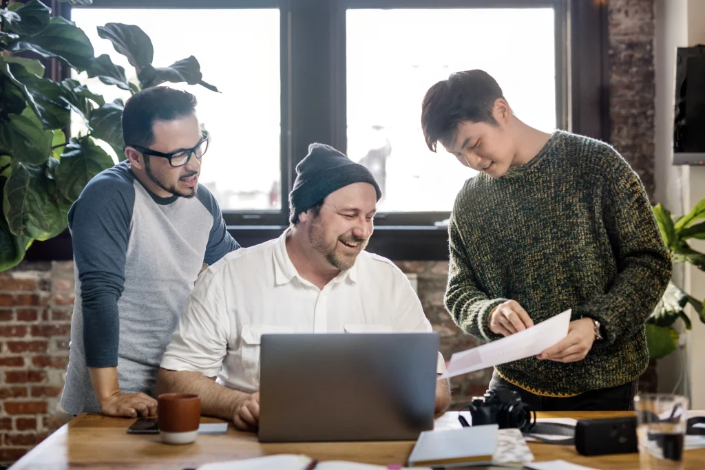 it officer talking with his colleagues office (1)